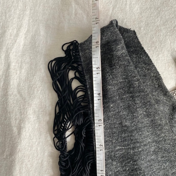 Fringe top with vintage vibes feel. - Picture 4 of 4